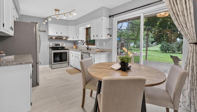 2550 N Springdale ROAD, Brookfield, WI 53045