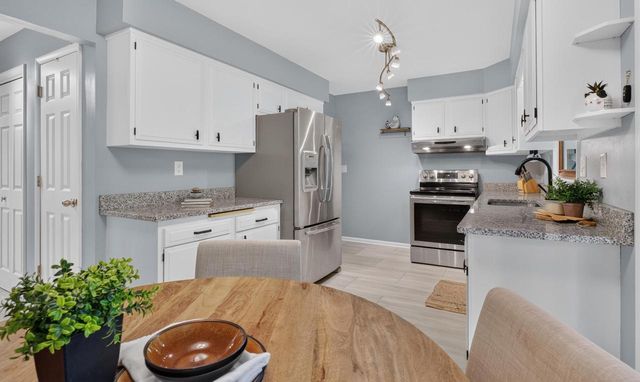2550 N Springdale ROAD, Brookfield, WI 53045