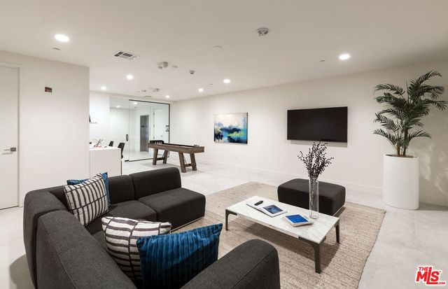 3651 Regal Place 402, Los Angeles, CA 90068