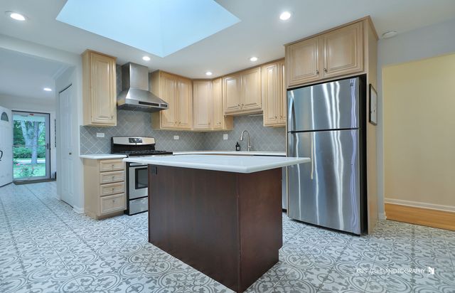 605 W GILBERT Road, Palatine, IL 60067