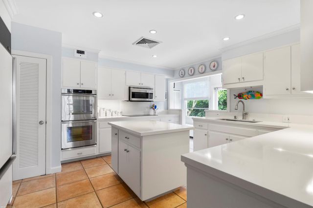 128 S Beach Road, Jupiter Island, FL 33455