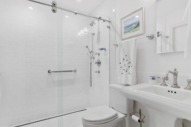 128 S Beach Road, Jupiter Island, FL 33455