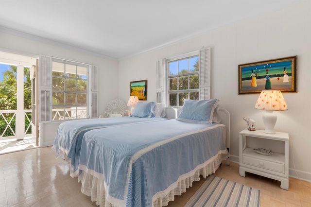 128 S Beach Road, Jupiter Island, FL 33455