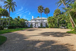 128 S Beach Road, Jupiter Island, FL 33455