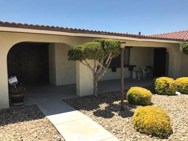 17787 Siskiyou Road, Apple Valley, CA 92307