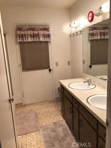 17787 Siskiyou Road, Apple Valley, CA 92307