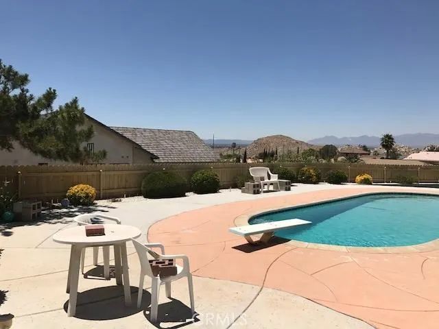 17787 Siskiyou Road, Apple Valley, CA 92307