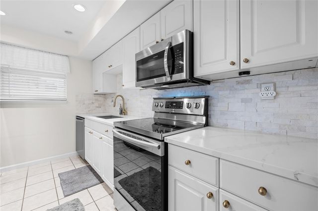 782 VILLAGE LAKE TERRACE N 103, St Petersburg, FL 33716