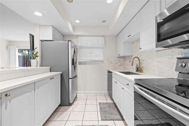 782 VILLAGE LAKE TERRACE N 103, St Petersburg, FL 33716