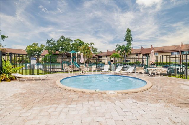 782 VILLAGE LAKE TERRACE N 103, St Petersburg, FL 33716