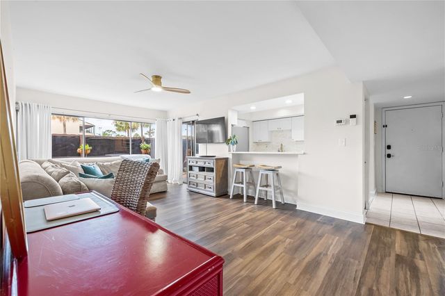 782 VILLAGE LAKE TERRACE N 103, St Petersburg, FL 33716