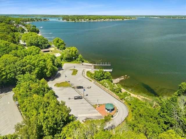 2 Lafayette Drive, Bristol, RI 02809
