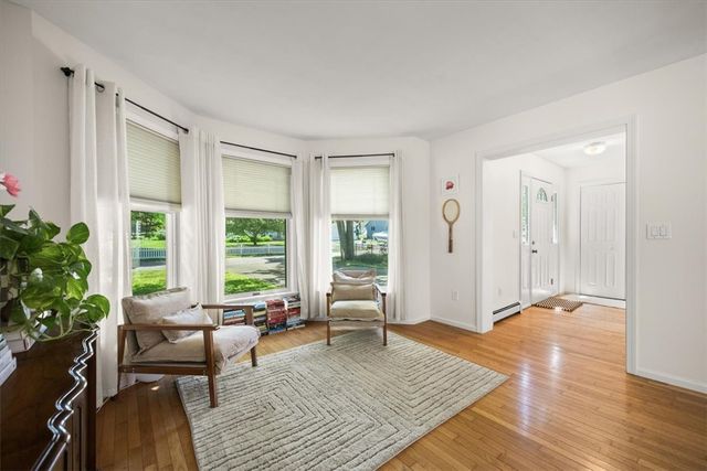 2 Lafayette Drive, Bristol, RI 02809