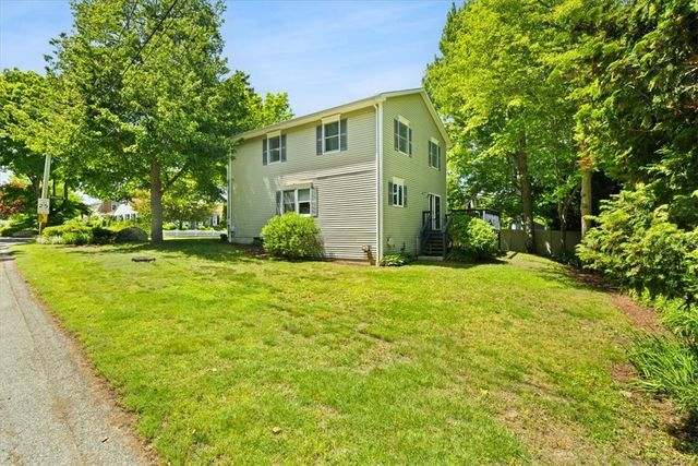 2 Lafayette Drive, Bristol, RI 02809