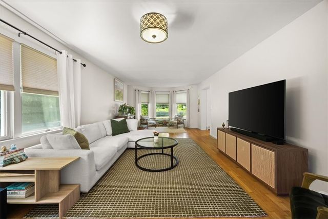 2 Lafayette Drive, Bristol, RI 02809