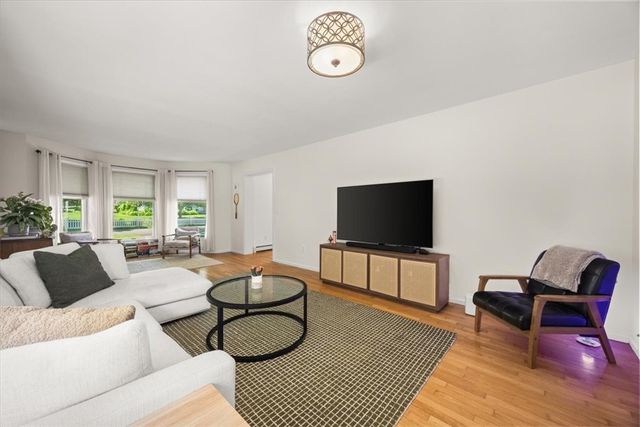 2 Lafayette Drive, Bristol, RI 02809