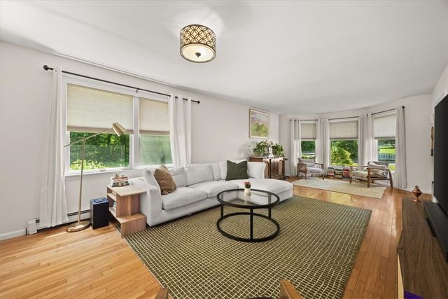 2 Lafayette Drive, Bristol, RI 02809