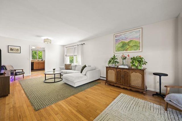 2 Lafayette Drive, Bristol, RI 02809