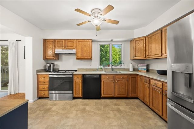 2 Lafayette Drive, Bristol, RI 02809