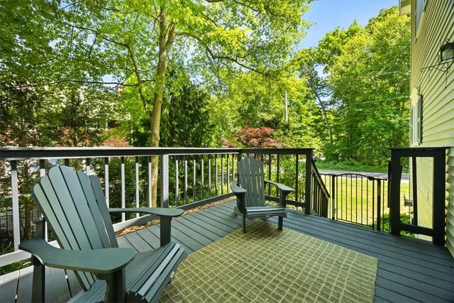 2 Lafayette Drive, Bristol, RI 02809