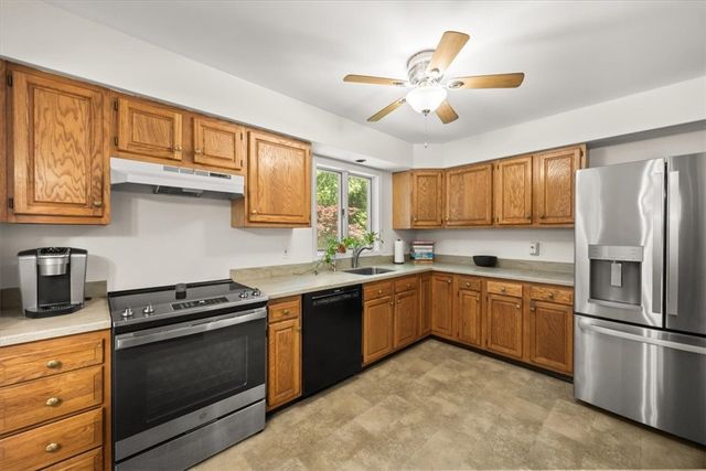 2 Lafayette Drive, Bristol, RI 02809