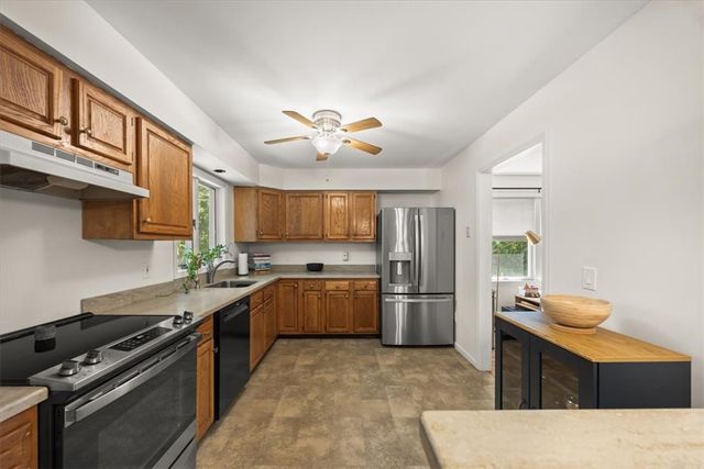 2 Lafayette Drive, Bristol, RI 02809