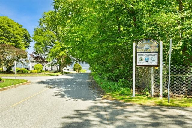 2 Lafayette Drive, Bristol, RI 02809