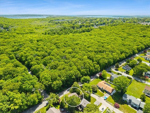 2 Lafayette Drive, Bristol, RI 02809