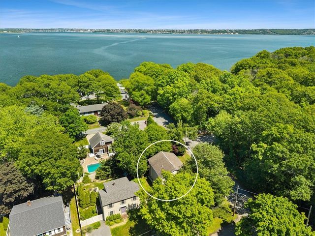 2 Lafayette Drive, Bristol, RI 02809