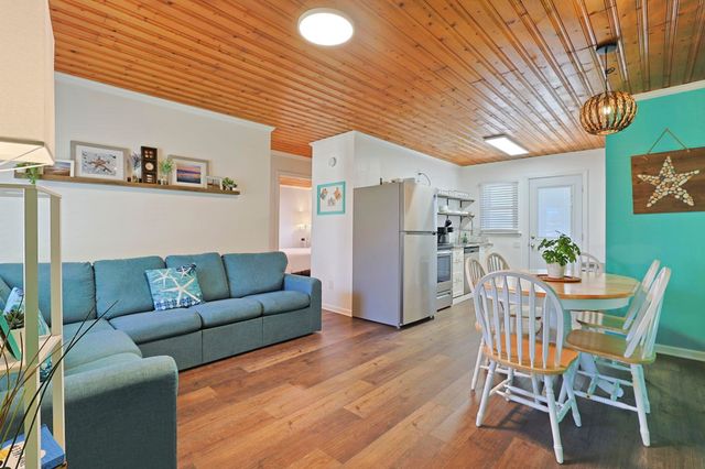 4610 Seaview St., North Myrtle Beach, SC 29582