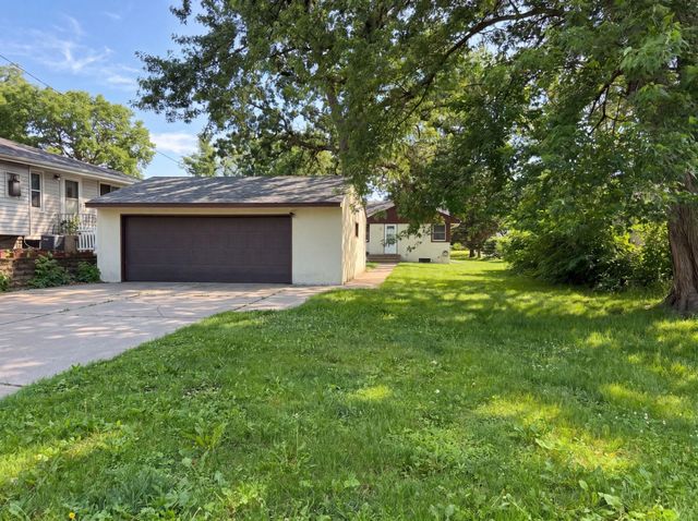 1587 Hudson Road, Saint Paul, MN 55106