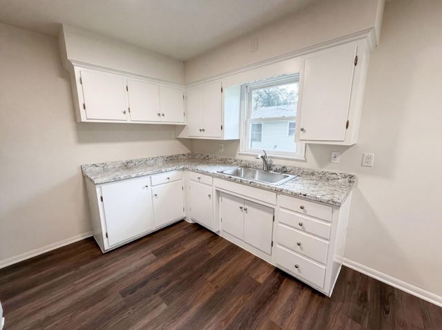 1587 Hudson Road, Saint Paul, MN 55106