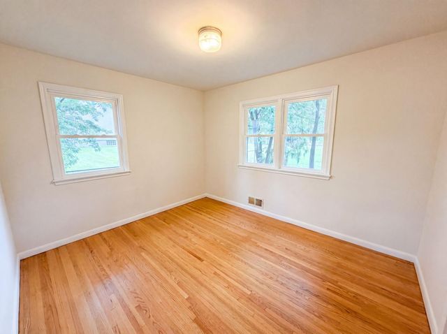 1587 Hudson Road, Saint Paul, MN 55106