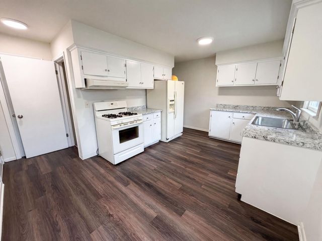 1587 Hudson Road, Saint Paul, MN 55106