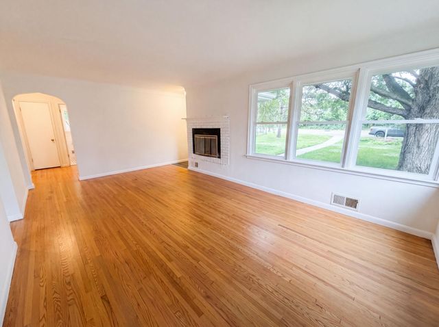 1587 Hudson Road, Saint Paul, MN 55106