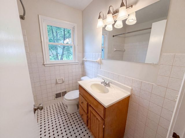 1587 Hudson Road, Saint Paul, MN 55106