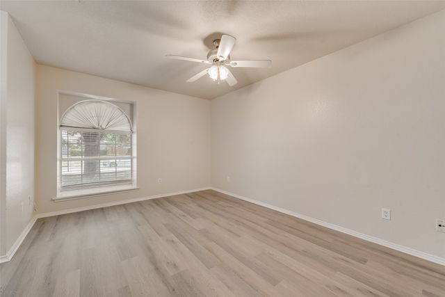 220 Hollywood Drive, Glenn Heights, TX 75154