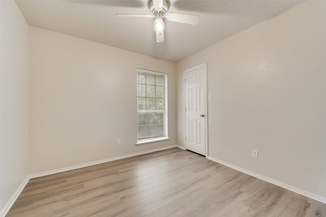 220 Hollywood Drive, Glenn Heights, TX 75154