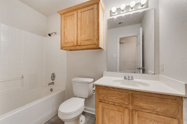 220 Hollywood Drive, Glenn Heights, TX 75154