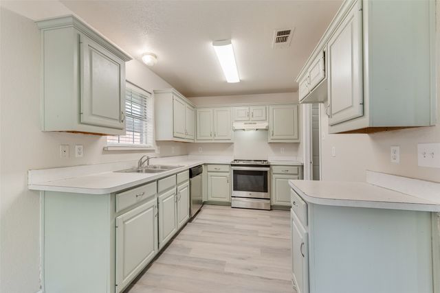 220 Hollywood Drive, Glenn Heights, TX 75154