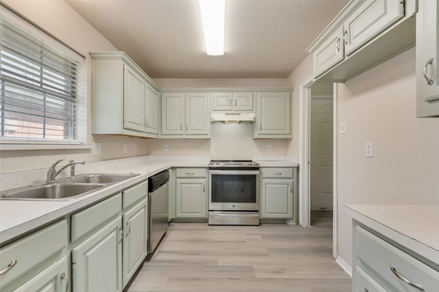 220 Hollywood Drive, Glenn Heights, TX 75154