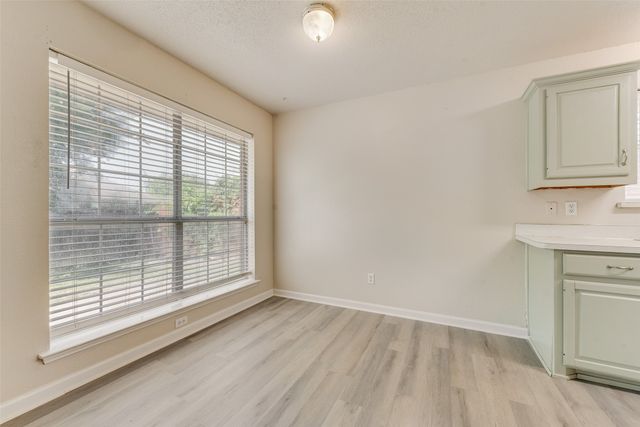 220 Hollywood Drive, Glenn Heights, TX 75154