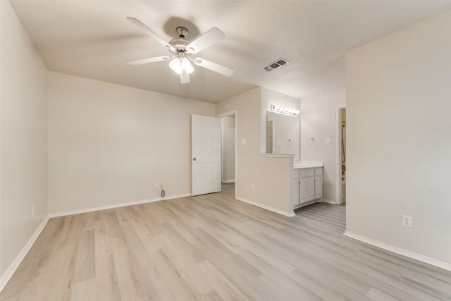 220 Hollywood Drive, Glenn Heights, TX 75154