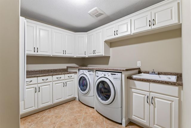 2635 Nathan Lane N, Plymouth, MN 55441