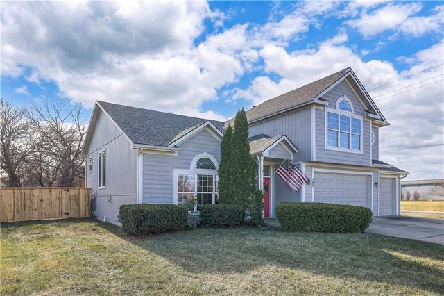 385 W Sunset Street, Gardner, KS 66030