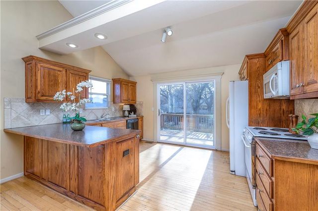 385 W Sunset Street, Gardner, KS 66030