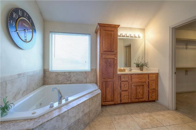 385 W Sunset Street, Gardner, KS 66030