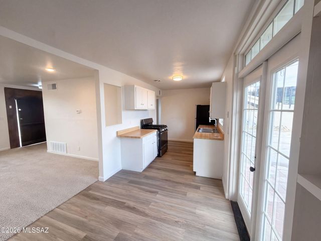 4252 E Sylvane Drive, Tucson, AZ 85711
