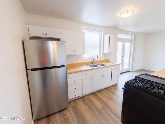 4252 E Sylvane Drive, Tucson, AZ 85711