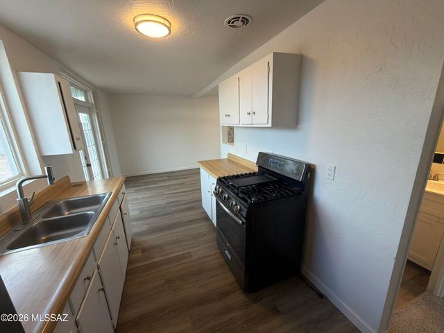 4252 E Sylvane Drive, Tucson, AZ 85711